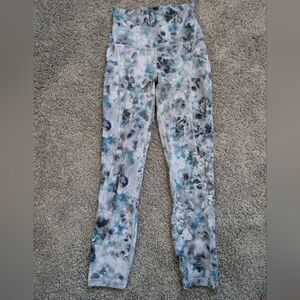Lululemon High-Rise Leggings with Side Pockets – Blue Gray Floral – Size 2